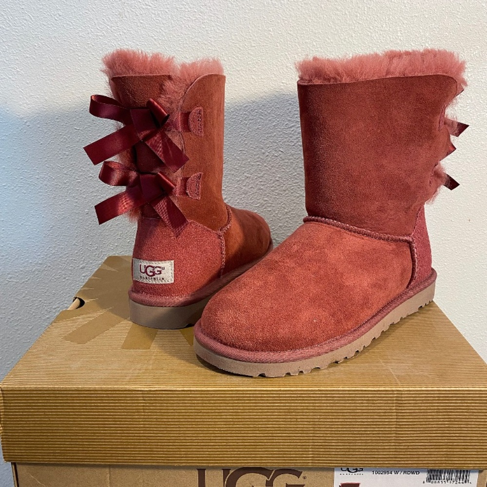 Short ugg boots